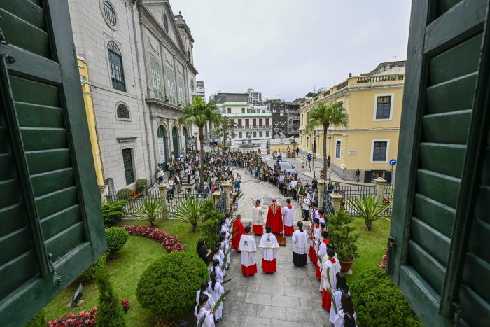 DOMINGO DE RAMOS: SÉ E CARMO DERAM INÍCIO À SEMANA SANTA