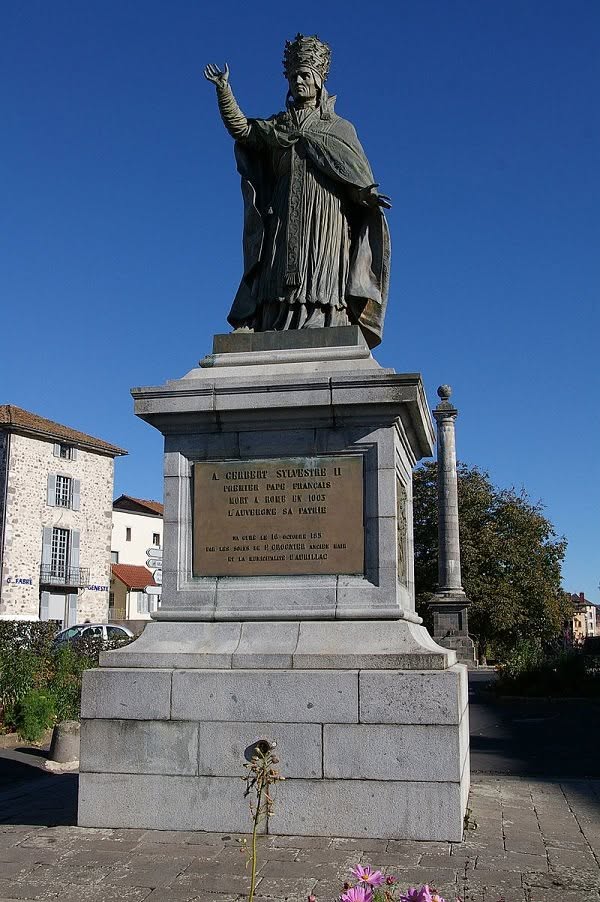 Novo milénio, velhos problemas: Silvestre II e João XVII