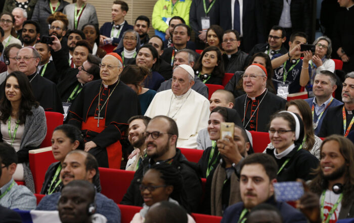 PORQUE O SÍNODO DOS BISPOS TAMBÉM ENVOLVE AS COMUNIDADES CATÓLICAS