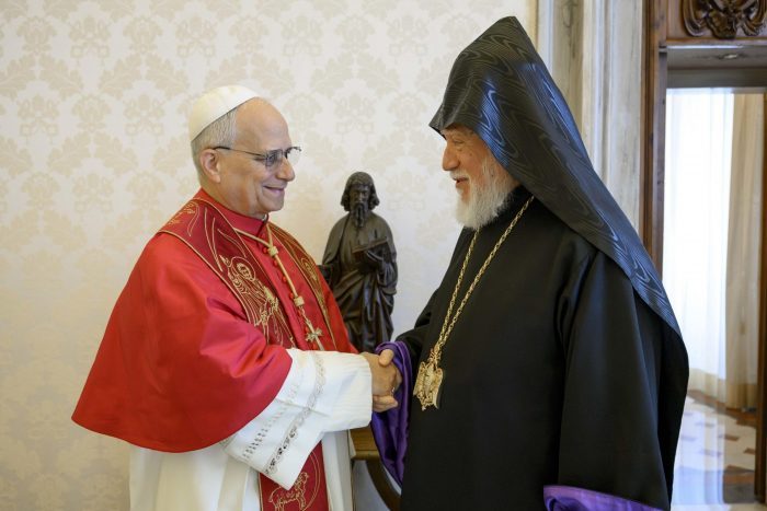 Leão XIV apela a Igreja «aberta e acolhedora»