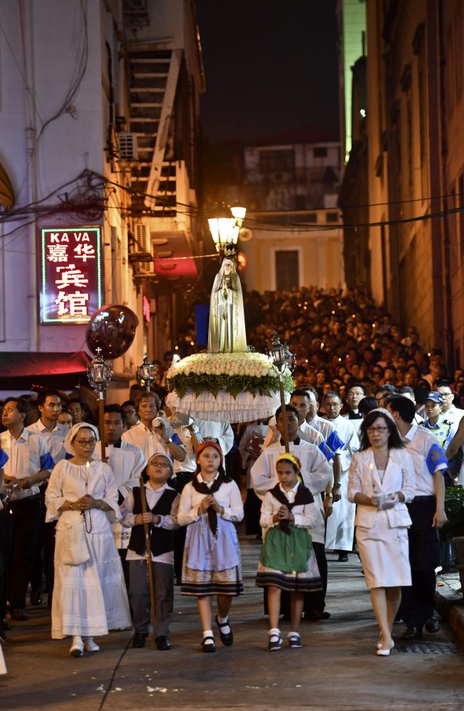 PROCISSÃO DE NOSSA SENHORA DE FÁTIMA A 13 DE MAIO