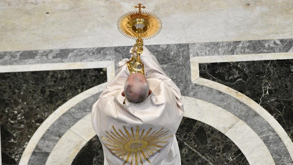 SOLENIDADE DO SANTÍSSIMO CORPO E SANGUE DE CRISTO É CELEBRADA A 11 DE JUNHO