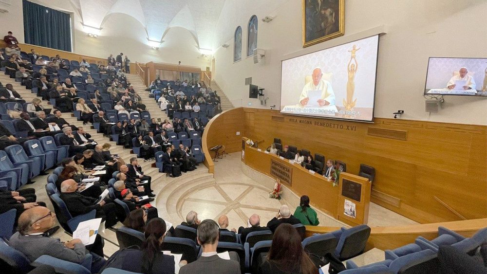 Papa elogia papel dos católicos na China