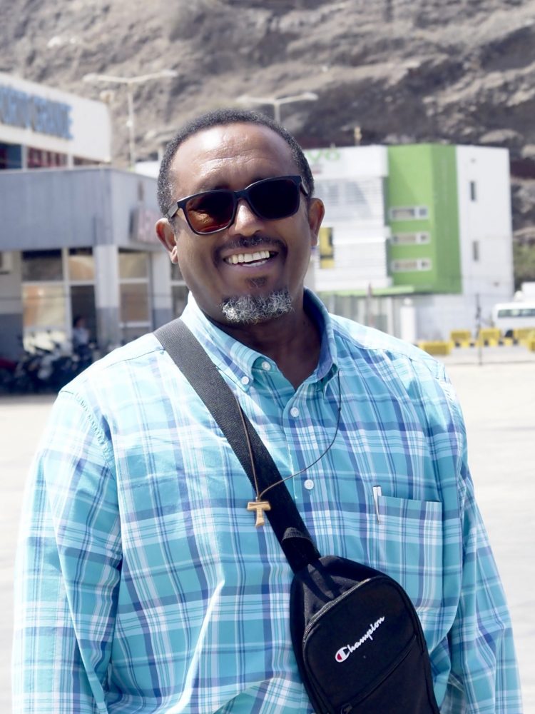 PADRE JOSÉ PIRES, PÁROCO DA IGREJA DE SÃO JOÃO BAPTISTA DE PORTO NOVO, EM CABO VERDE