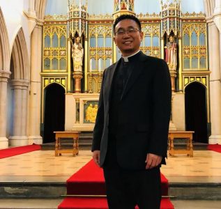 PADRE JOSEPH LIANG, CAPELÃO DA COMUNIDADE CATÓLICA CHINESA EM LONDRES